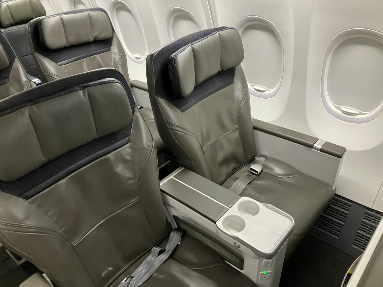 Alaska 737-9 first class seat 3A