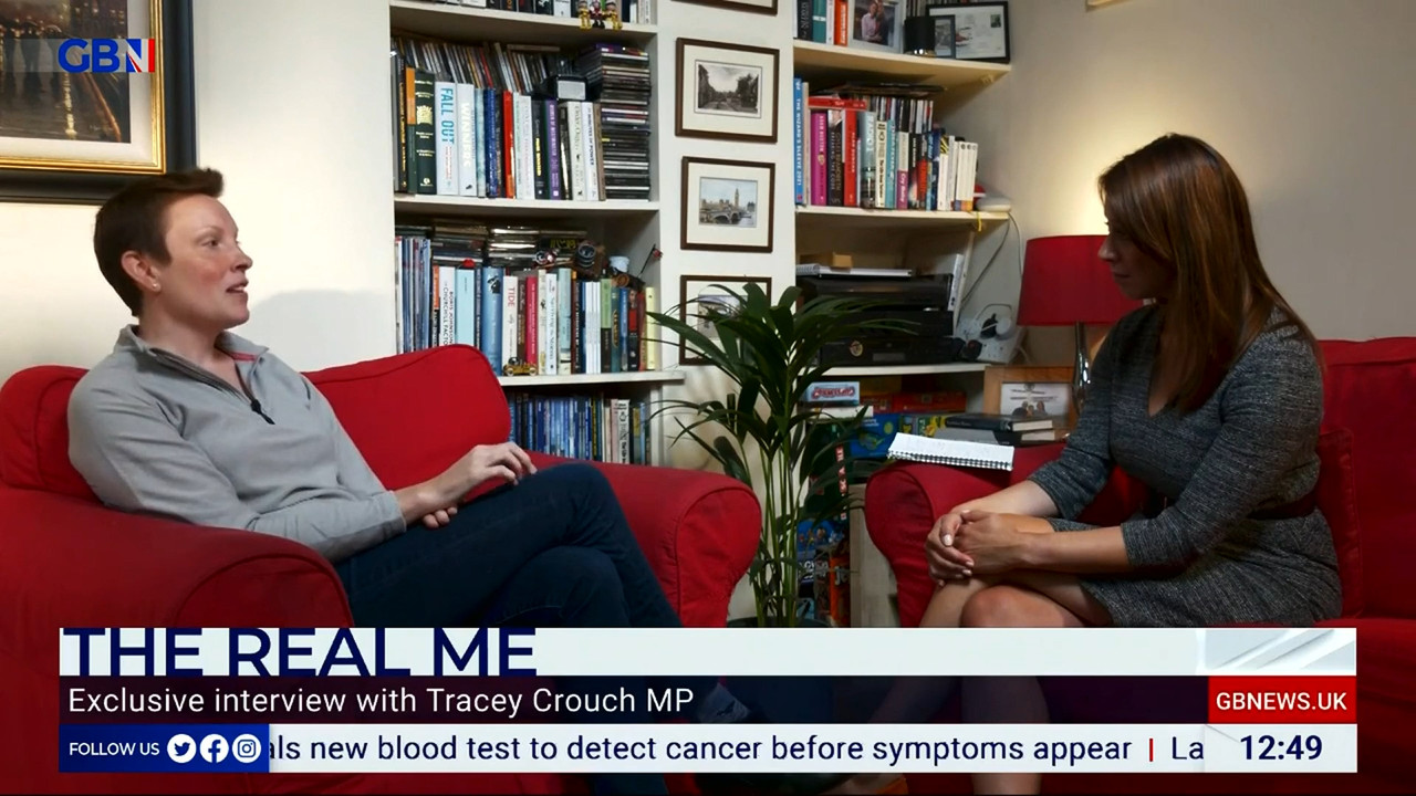 09.13 - 12.00.00 - The Lunchtime Briefing with Gloria De Piero. Your ....ts_snapshot_50.30.286