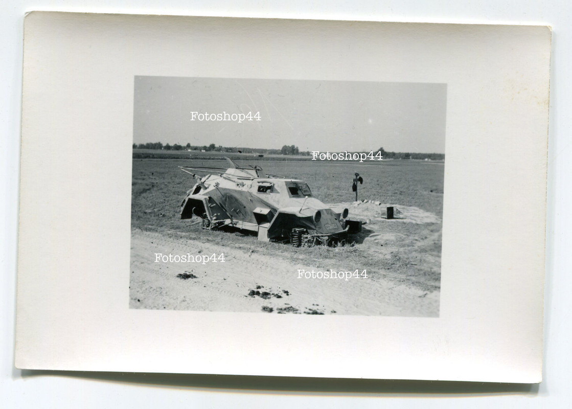 Foto Polen , zerstörter deutscher Panzer SDKFZ 2