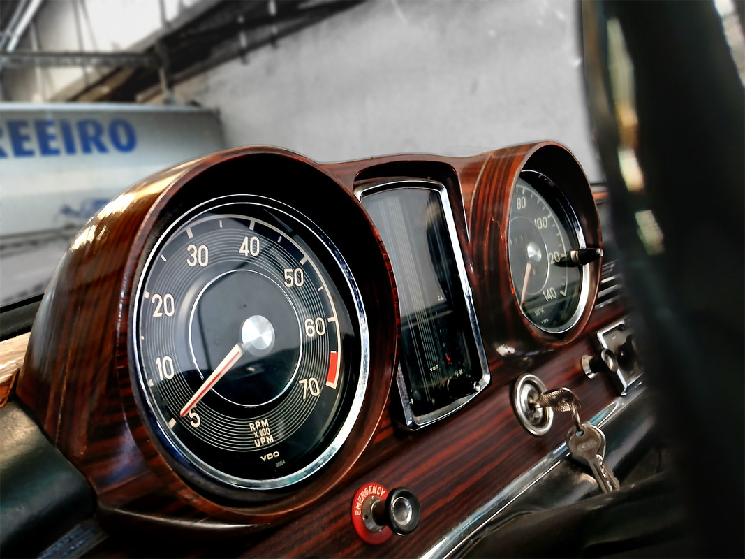MERC_W112_250SE_EA2409-4