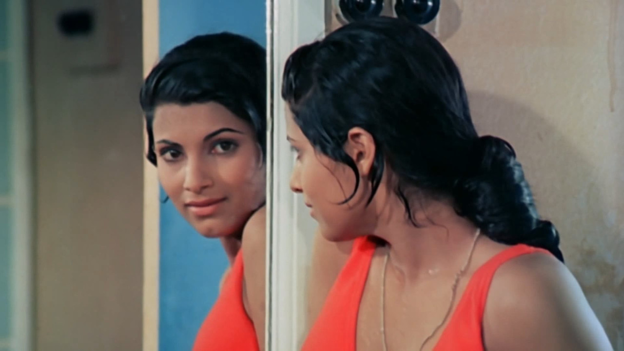 Young Dimple Kapadia Hot Bikini & Deep Cleavage Compilation - Bobby [1080p]