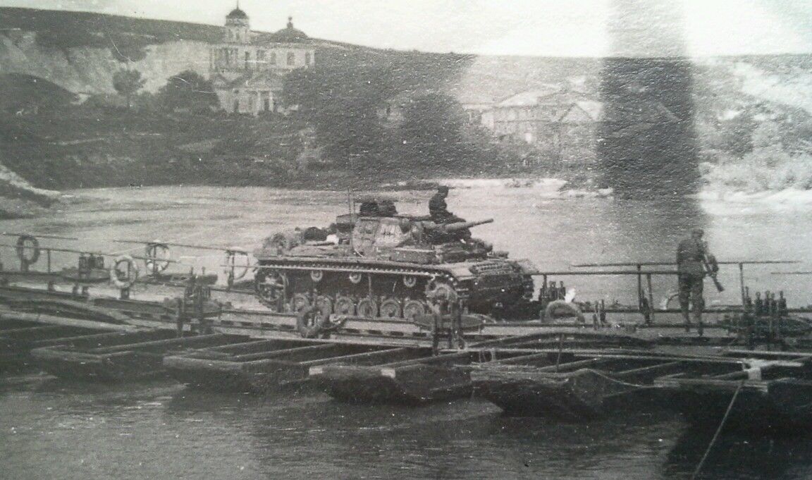 Fotos Panzer überqueren Pontonbrücke