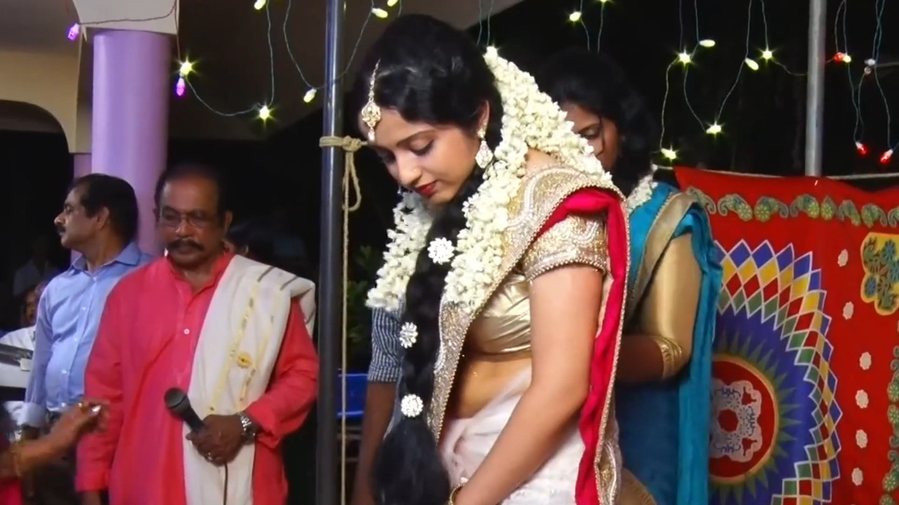 Cute malayali girl navel slips in red saree.mp4_snapshot_00.06.579