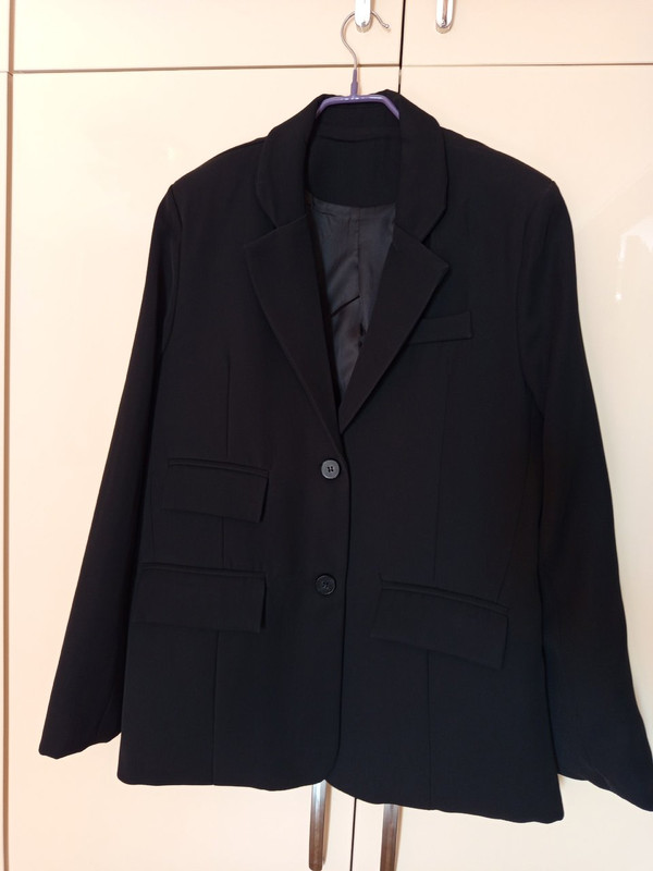 жакет черн спереди