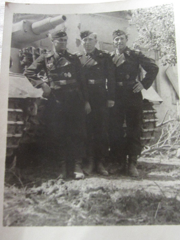 Schönes Foto 2WK Panzer Soldat mit Orden