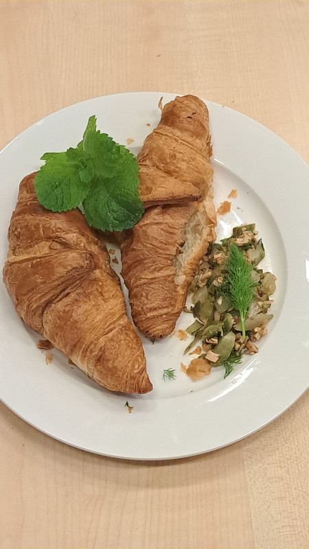 [Image: LVEG-BBQ-TOFU-DILL-OLIJF-PESTO-UI-AUGURK-250618-B.jpg]