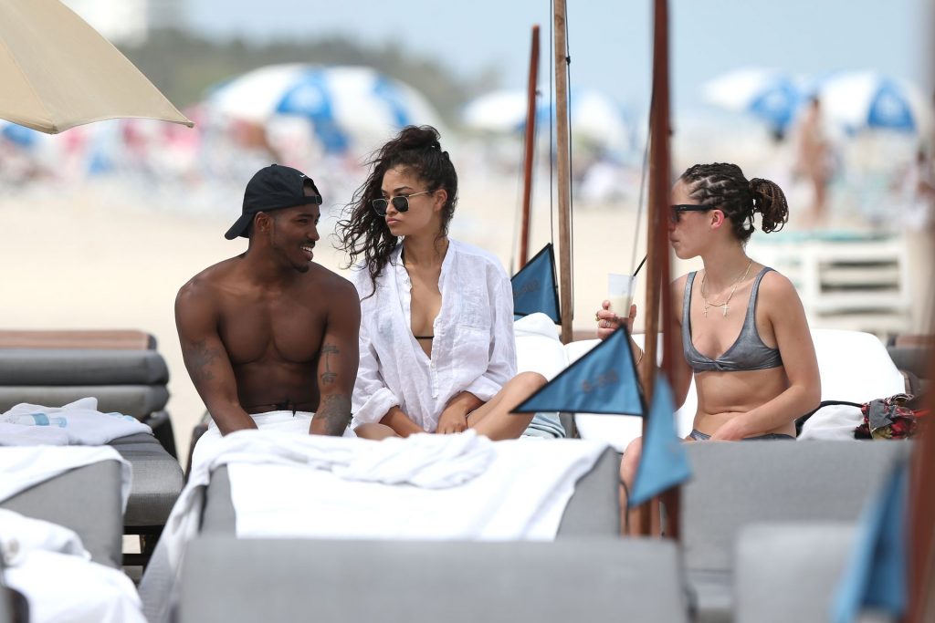 Shanina-Shaik-Upskirt-STARS-com-29