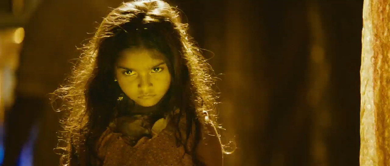 Aranmanai 2014 WebRip [Hindi + Tamil] 480p, 720p ESub Screenshot
