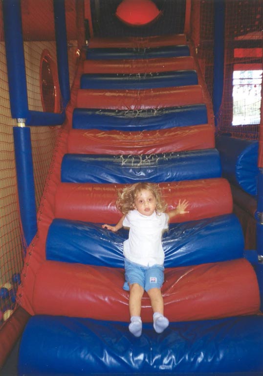 سمو-الأميرة-إيمان-بنت-عبد-الله-الثاني-تزور-مدينة-ألعاب-في-أمريكا_2