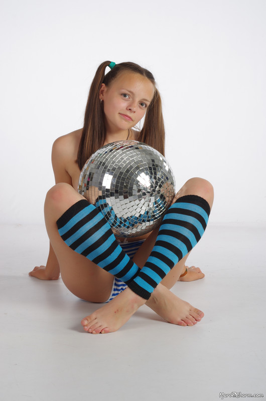 MarvelCharm_Nika-Disco-Ball-055