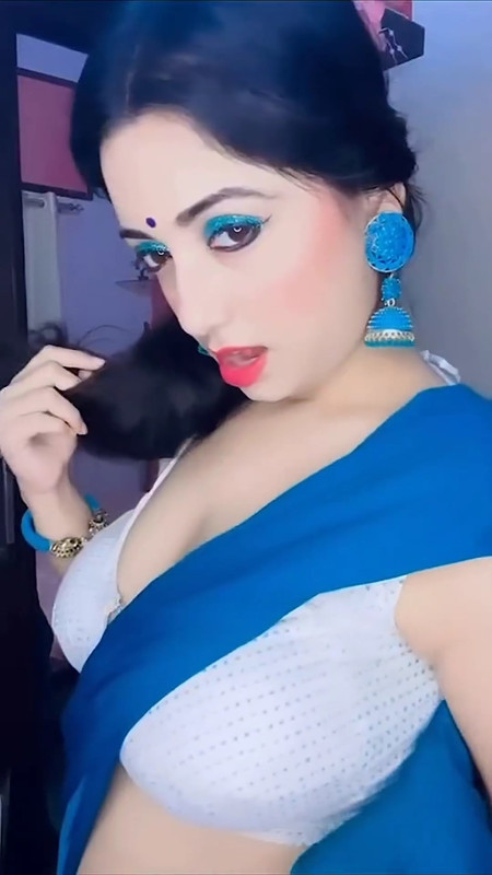 [Image: Rupalishaa-sexy-big-boobs-and-deep-navel...00-475.jpg]