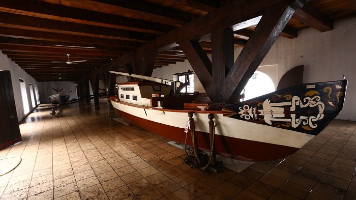 SALAH satu koleksi Museum Bahari, Jakarta, Rabu (17/1/2018), yang selamat dari amukan si jago merah pada kebakaran sehari sebelumnya. 

