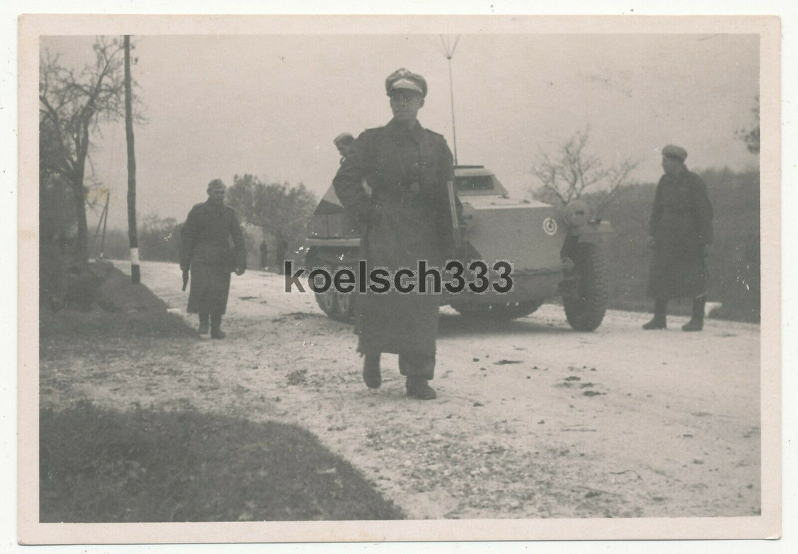 Foto Schützenpanzer Halbkette mit Funkantenne ! Offizier Hermann Meier Mütze !
