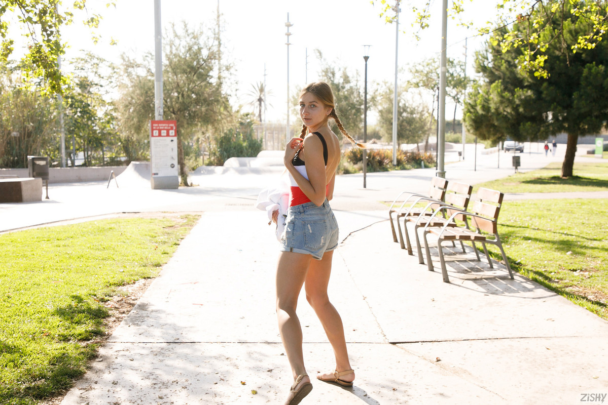 full_003_9981115607132025