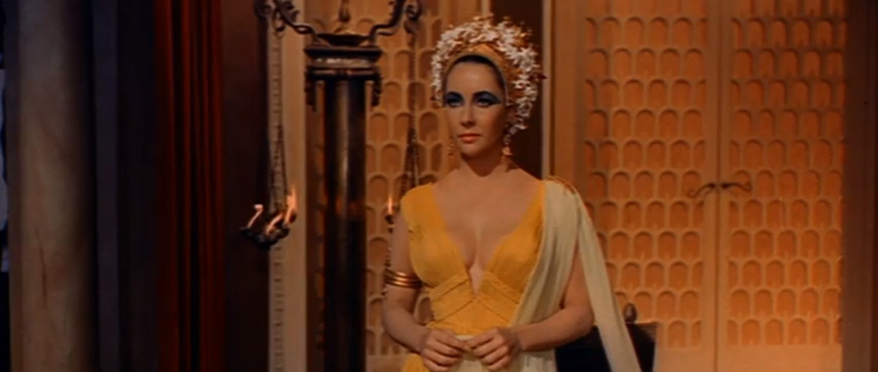 PrintScreen (YouTube) - Elizabet Tejlor u ulozi Kleopatre (1963)