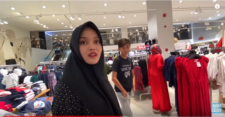 Kebersamaan anak-anak Sule dan ibu kandungnya