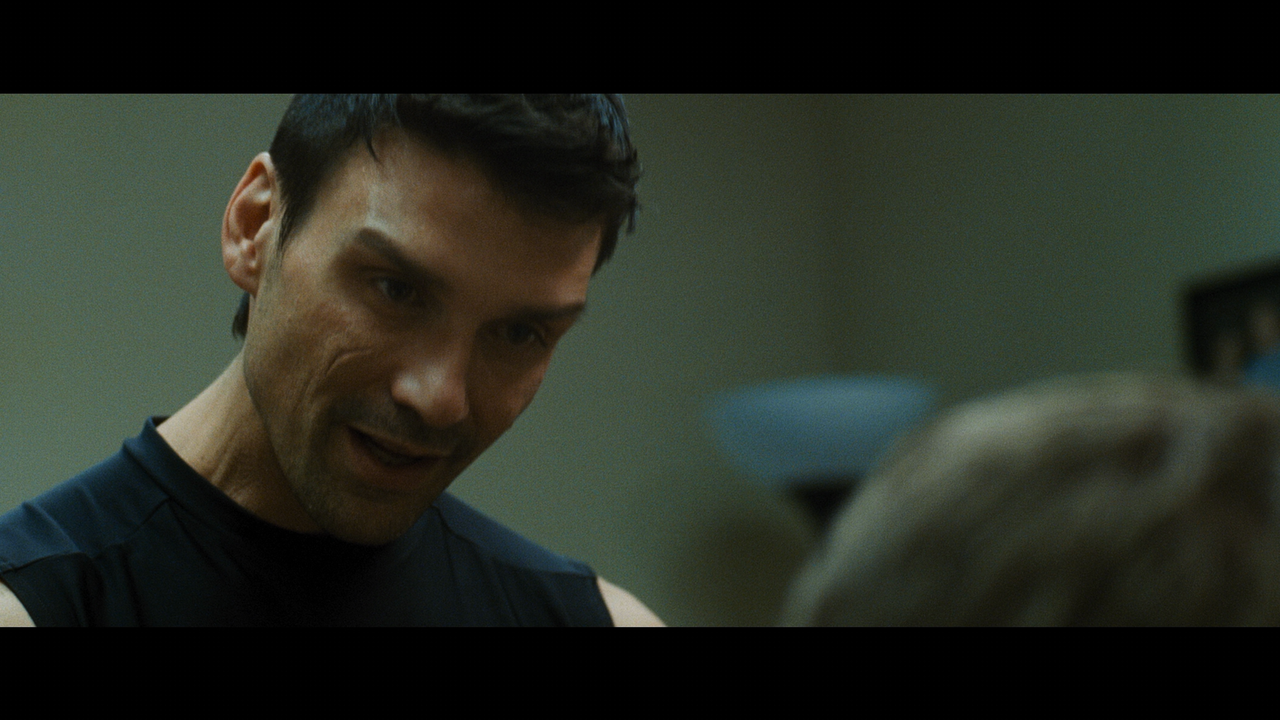 Warrior.2011.2160p.UHD.BDRemux.TrueHD.Atmos.7.1.HYBRID.DoVi.mkv_004308.679