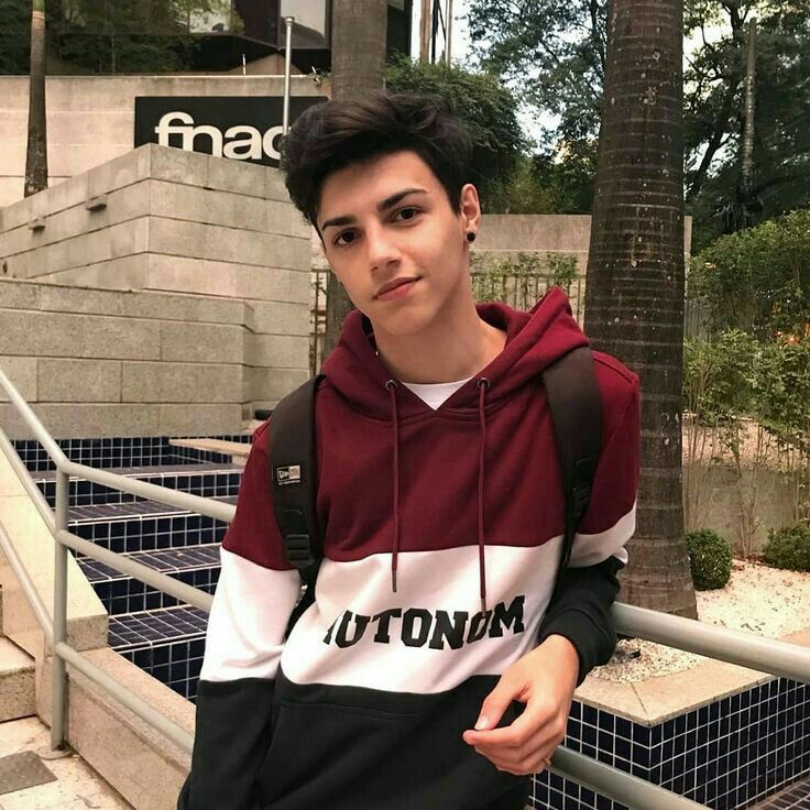 Finn-Harries.jpg