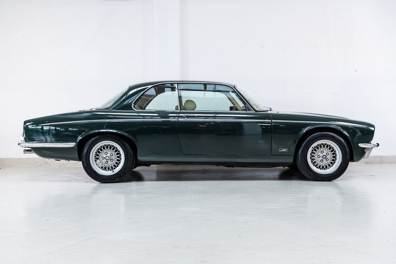 [Image: Jaguar-XJ-12C-groen-7989.jpg]