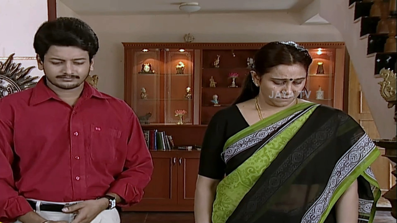 young beautiful Geetha  Sexy navel through transaparent black saree.mkv_snapshot_01.20.414