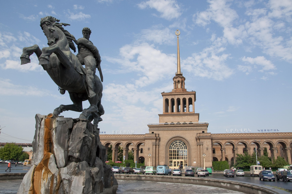 Armenia (2012). Serie de las Provincias de Armenia Yerevan-Estatua-de-David-Sassoun