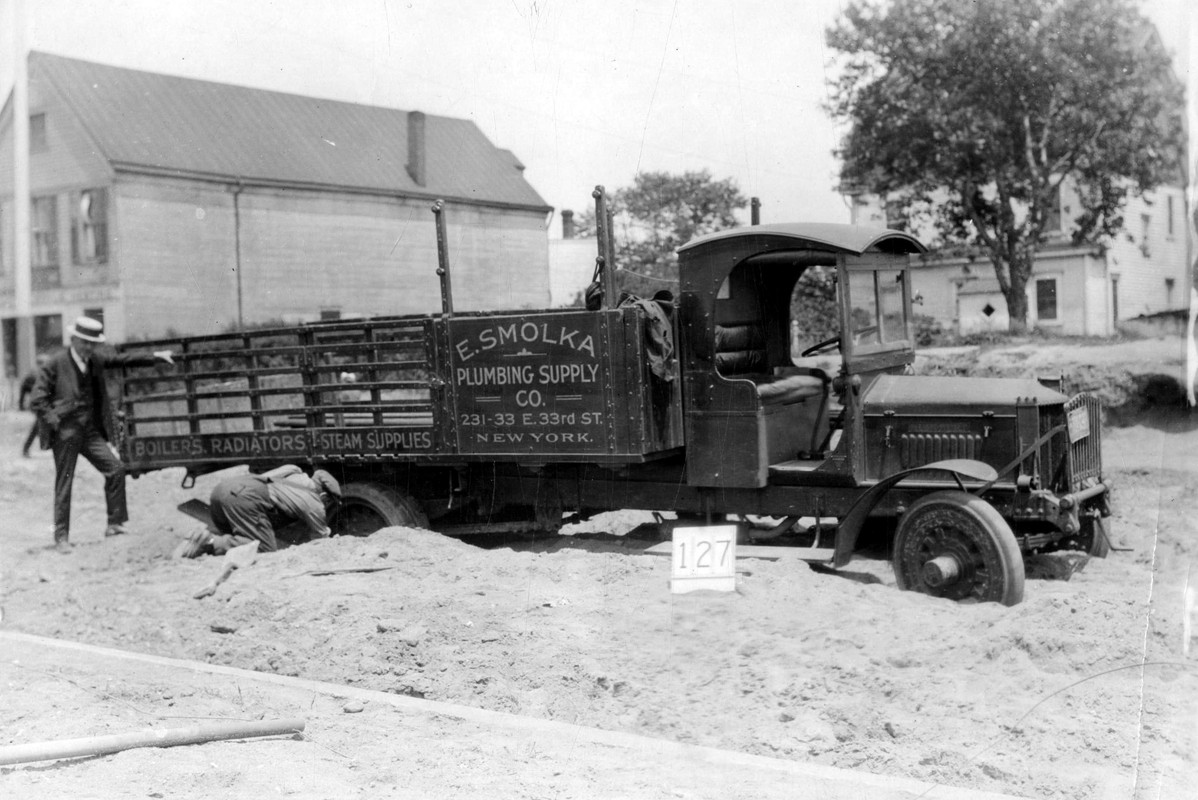 Hurlburt '23c Smolka Plumbing Supply stuck 102nd St & 42nd Av Queens