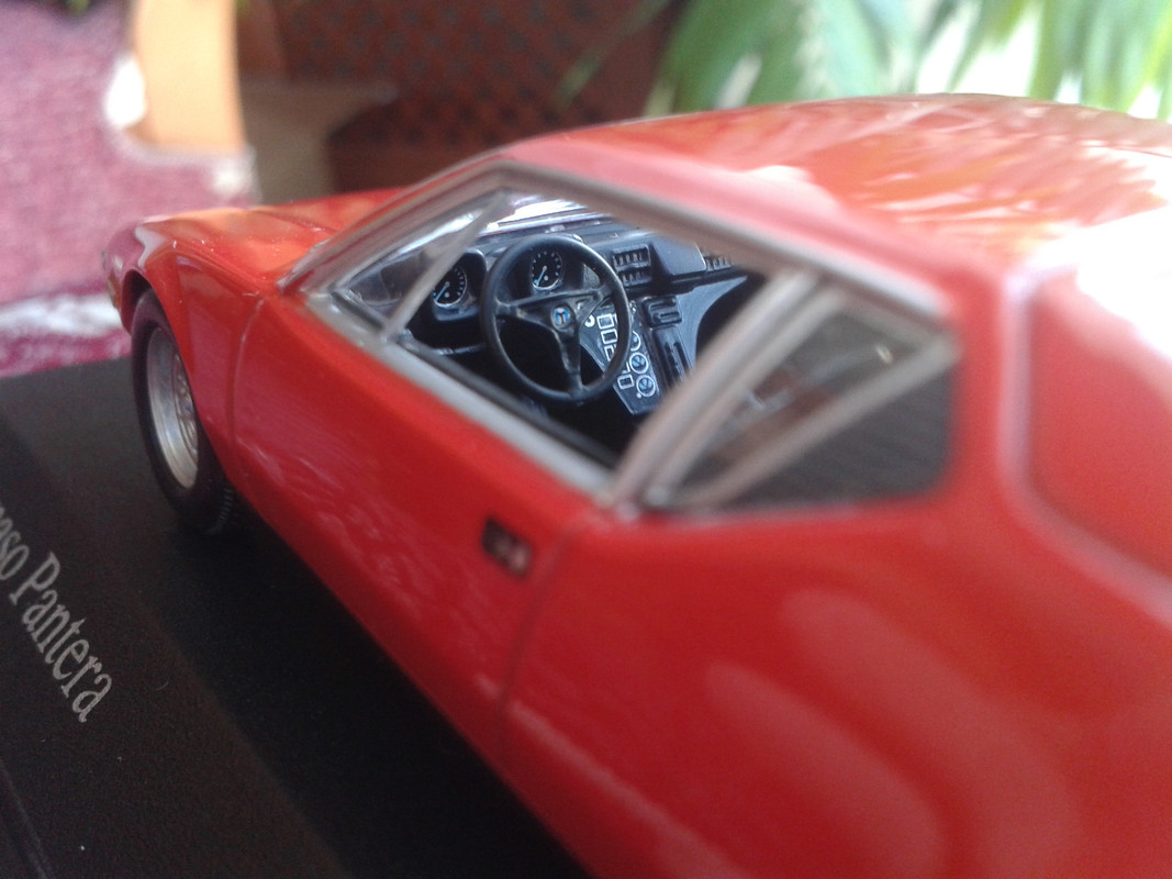 1972 De Tomaso Pantera L (Minichamps) (15)