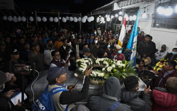 En Guatemala, entierran a niño migrante fallecido en el tráiler de Texas