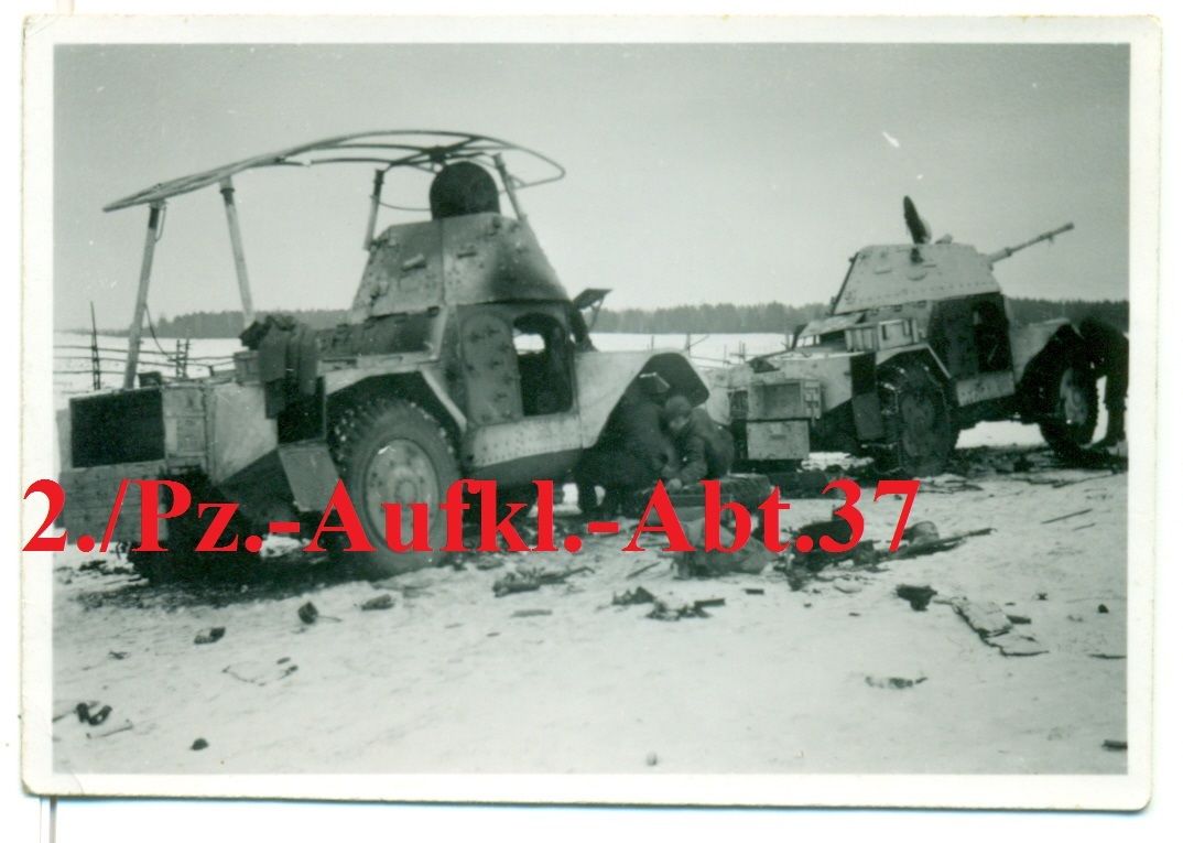 PANZER-SPÄHWAGEN PANHARD  WINTER-TARNUNG - ANTEN