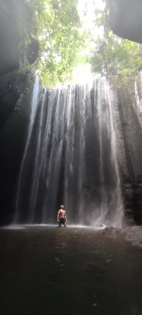 --Día 8 (24 de junio): Templos, Purificación y Cascadas - Indonesia 2023 (Borneo - Bali - Gili) (7)