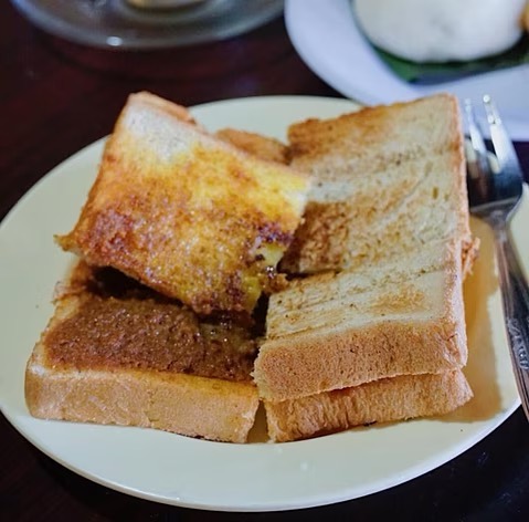 Rumah Kopi Tikala, tempat makan siang enak di Manado.