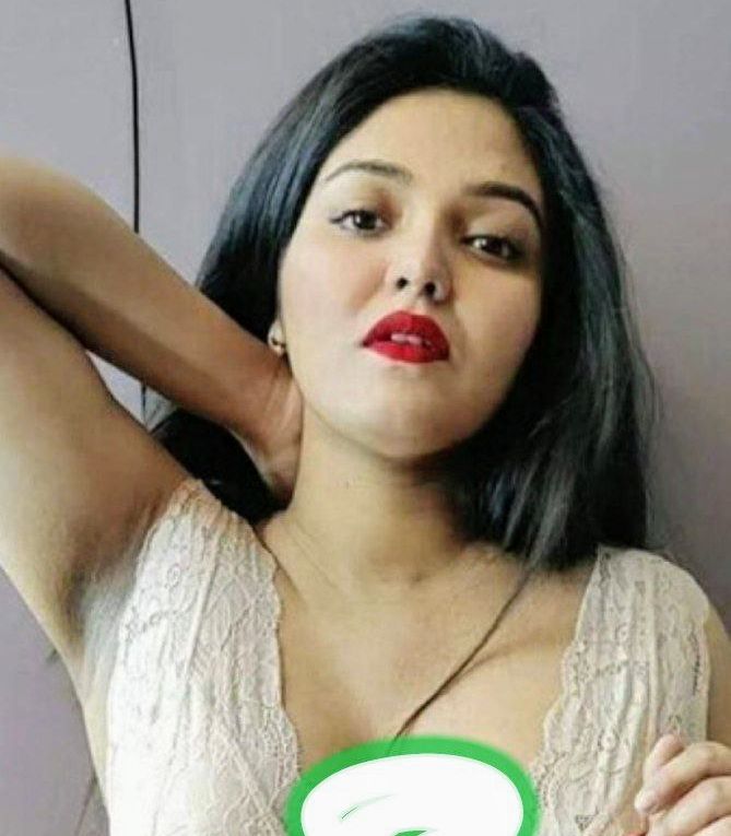 Desi aunty shoing her boob and rubbing hard exclusive viral video