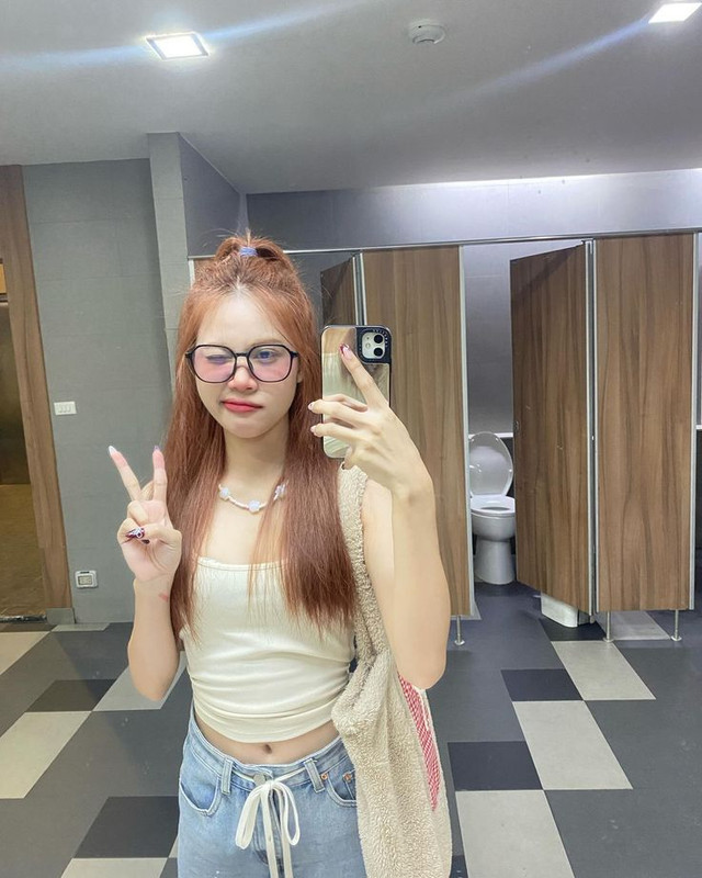 พลอยใส