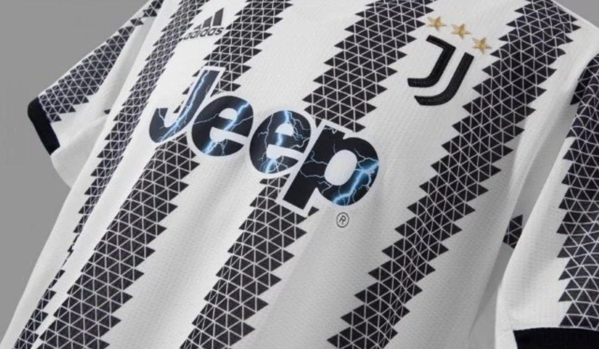 La Vecchia Signora con la nuova maglietta in Juventus-Lazio