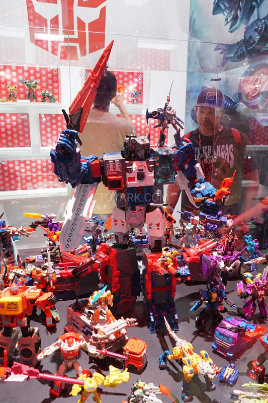 SDCC2016-Transformers-Titans-Return-037