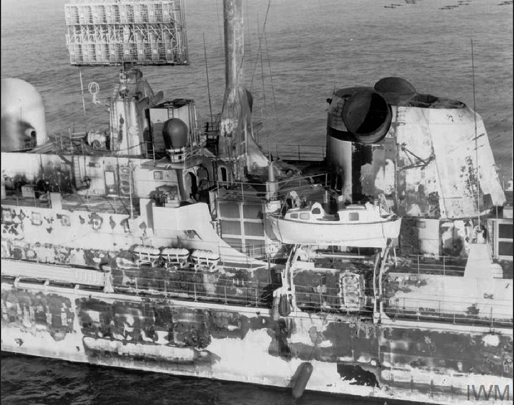 HMS Sheffield (D.80) после ликвидации пожара между 4 и 10 мая 1982-1