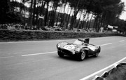 24 HEURES DU MANS YEAR BY YEAR PART ONE 1923-1969 - Page 33 54lm15-Jaguar-D-Type-Peter-Whitehead-Ken-Wharton-9