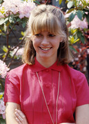 Olivia-Newton-Johnon-mb86