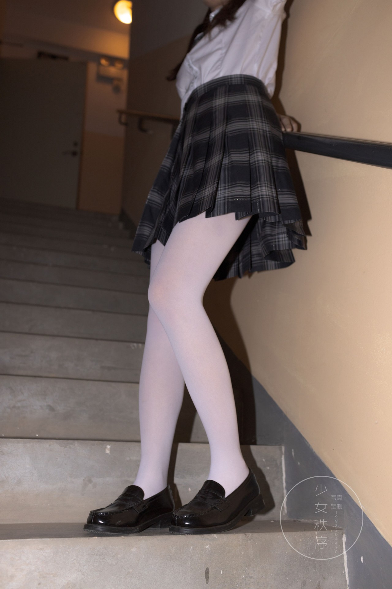 少女秩序r18《内部定制 003》，一双白丝诱脚，让男人想吃的感觉插图7