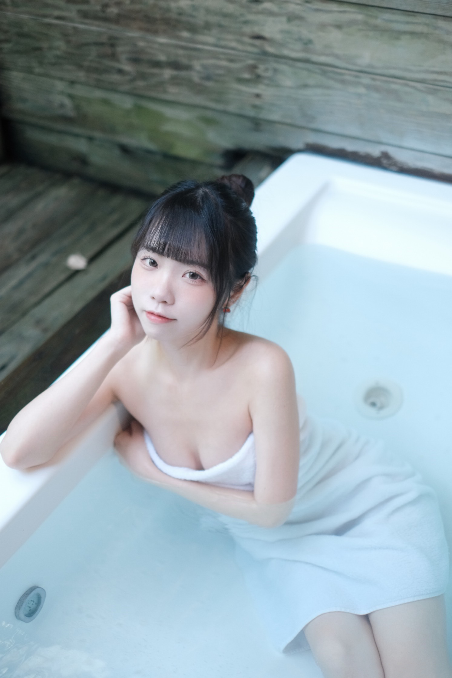 可可小白兔 意亂情迷の溫泉之旅 写真集 – 温泉旅拍 高清图 [67P-142M]插图3