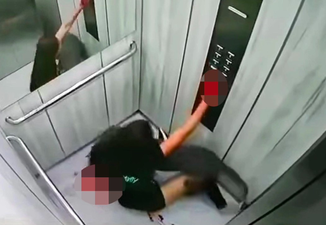 Mujer se arrastra al ascensor para escapar del ataque de un pitbull en Colombia