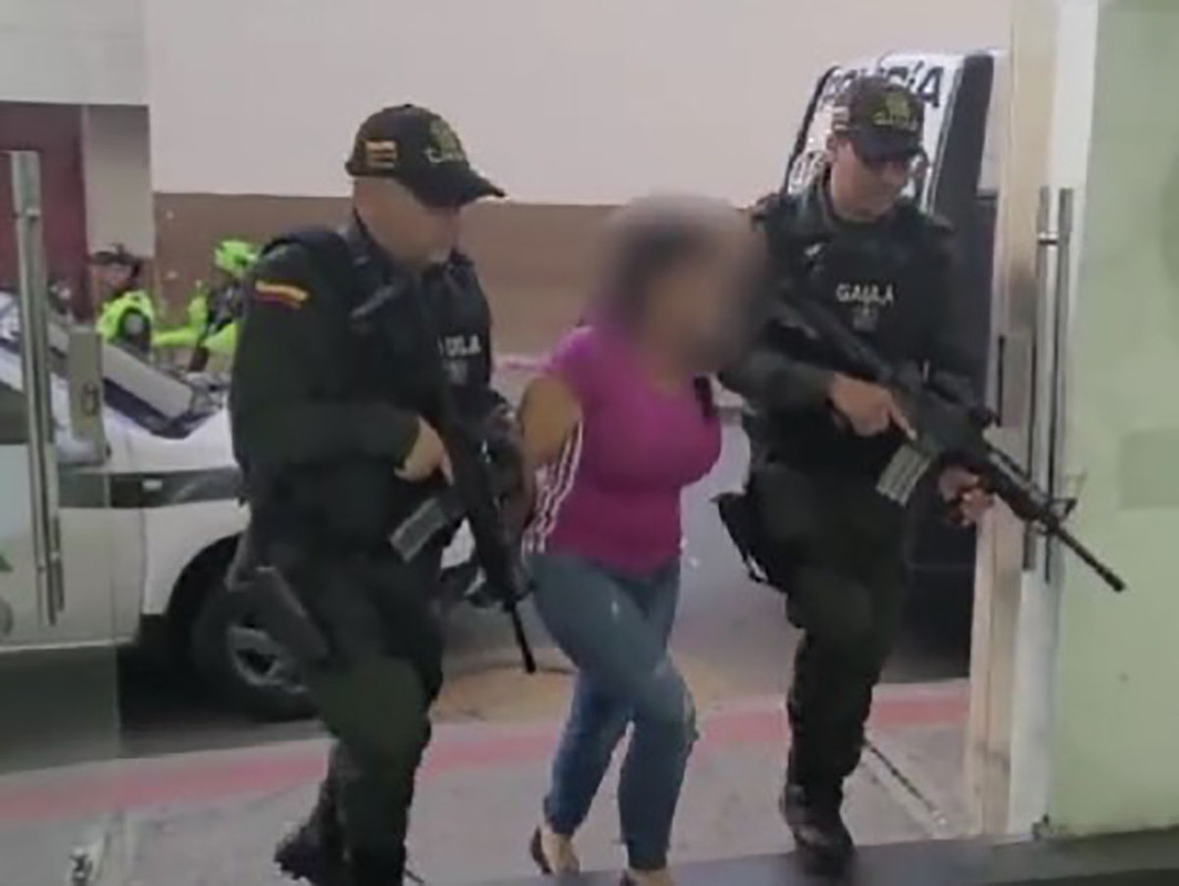 Madre es detenida cuando ayudaba a su hijo a cobrar una extorsión