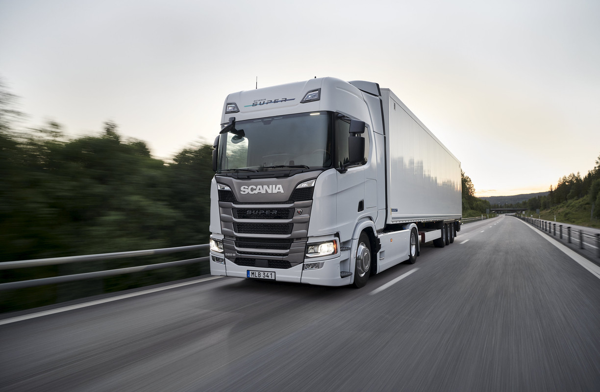 Scania-560-R-003.jpg
