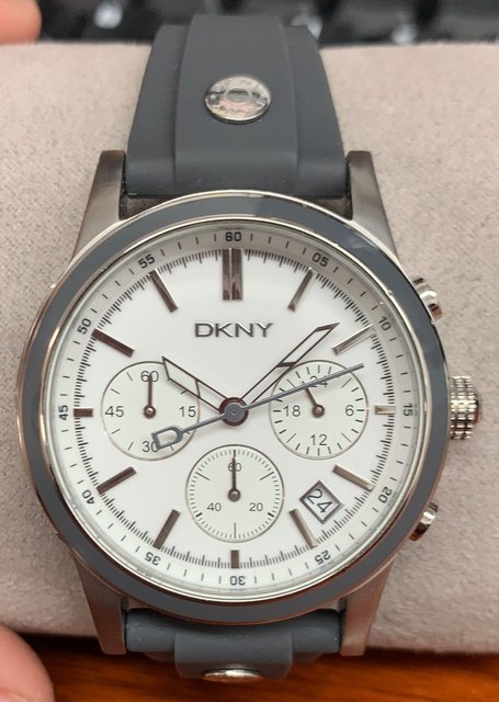 DKNY 腕時計　セラミックバンド　こげ茶色 DKNY 腕時計 セラミックバンド こげ茶色 DKNY 腕時計 セラミック