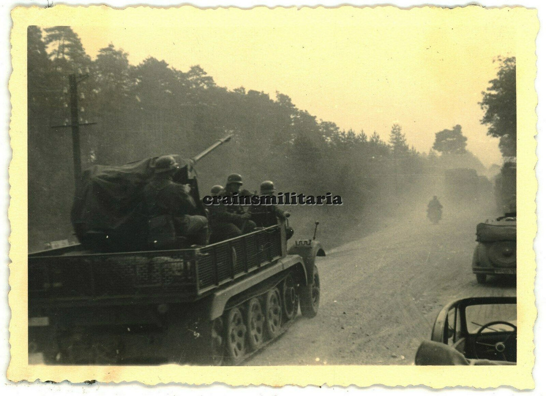 Orig. Foto SdKfz Halbkette mit 3,7 cm Flak Geschütz 2.lei.Div. in Polen 1939 (2)