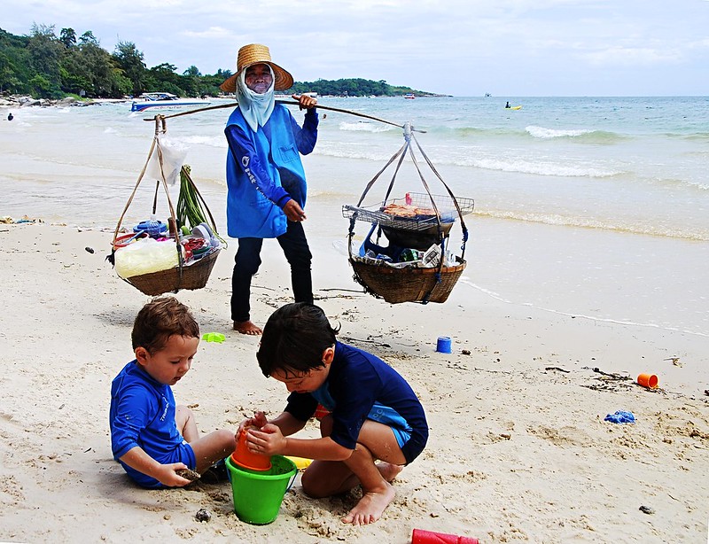peopleonbeachworkingplayingthailand.jpg