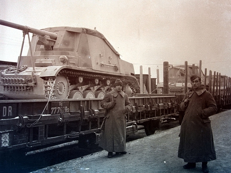 PANZER ARTILLERIE HUMMEL GRILLE Geschütz1