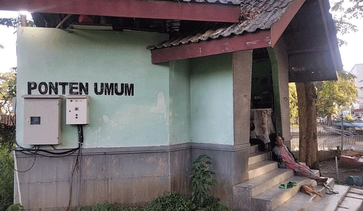 Kisah Ponten Surabaya: Ketika Toilet Umum Jadi Rumah Sementara Kisah Ponten Surabaya: Ketika Toilet Umum Jadi Rumah Sementara