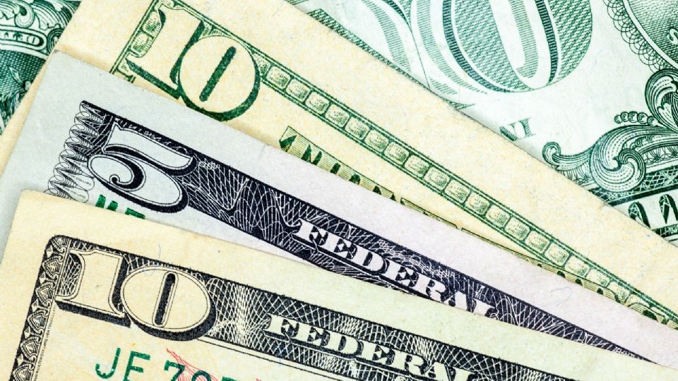 Así 'amanece' el precio del dólar hoy viernes 13 de enero 2023, al tipo de cambio actualEste viernes 13 de enero del 2023, último día de operaciones bancarias en México, el precio del dólar se exhibe en 18.86 pesos MN/MX