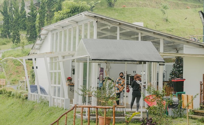 Noah's Park adalah tempat rekreasi yang sempurna untuk berlibur bareng keluarga. Di sini, pengunjung dapat menikmati berbagai aktivitas seru seperti bermain luge kart, ATV dan archery.